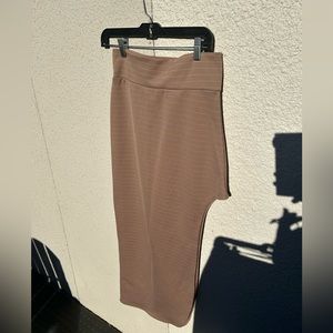 High waisted skirt with slit